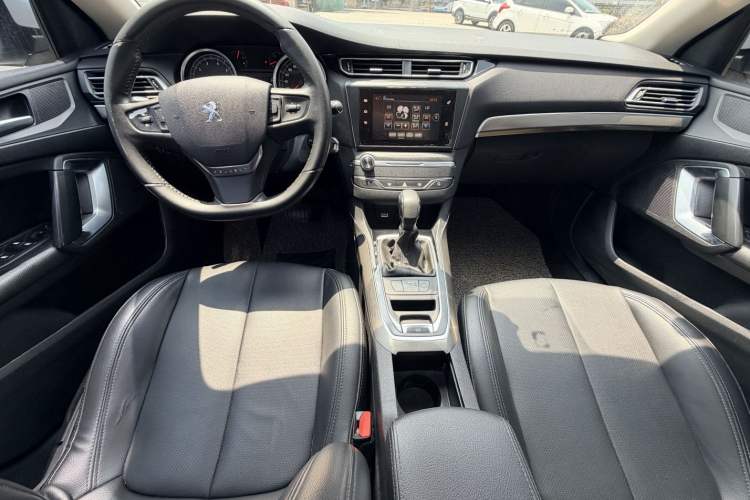 Used Peugeot 408 2016 1.6T Automatic Luxury Edition Center Console