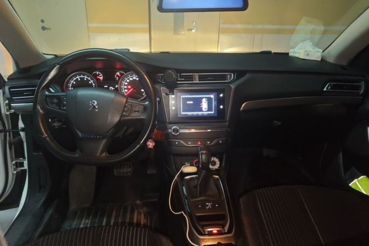 Used Peugeot 408 2016 1.6T Automatic Luxury Edition Center Console