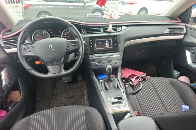Used Peugeot 408 2016 1.6T Automatic Luxury Edition Center Console