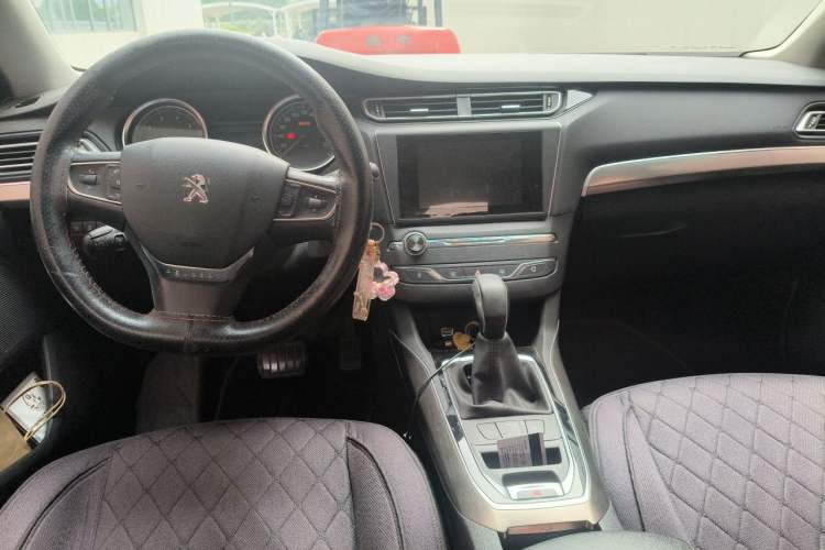 Used Peugeot 408 2016 1.6T Automatic Luxury Edition Center Console