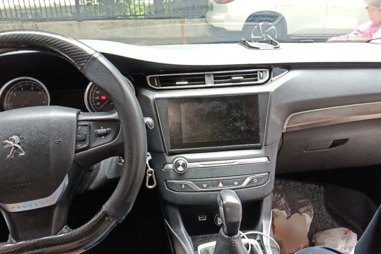 Used Peugeot 408 2016 1.6T Automatic Luxury Edition Center Console