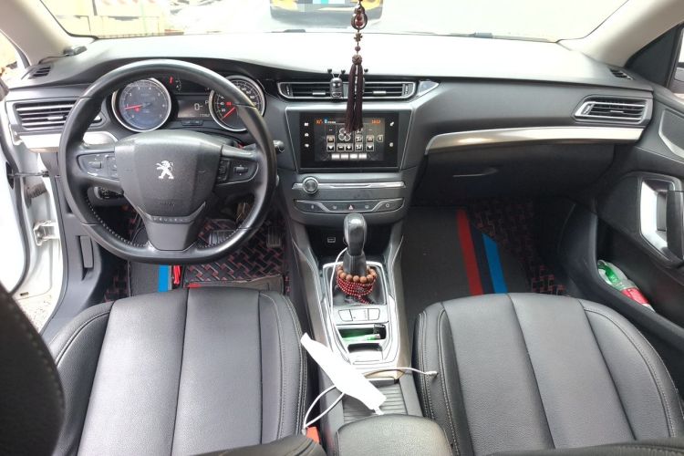 Used Peugeot 408 2016 1.6T Automatic Luxury Edition Center Console