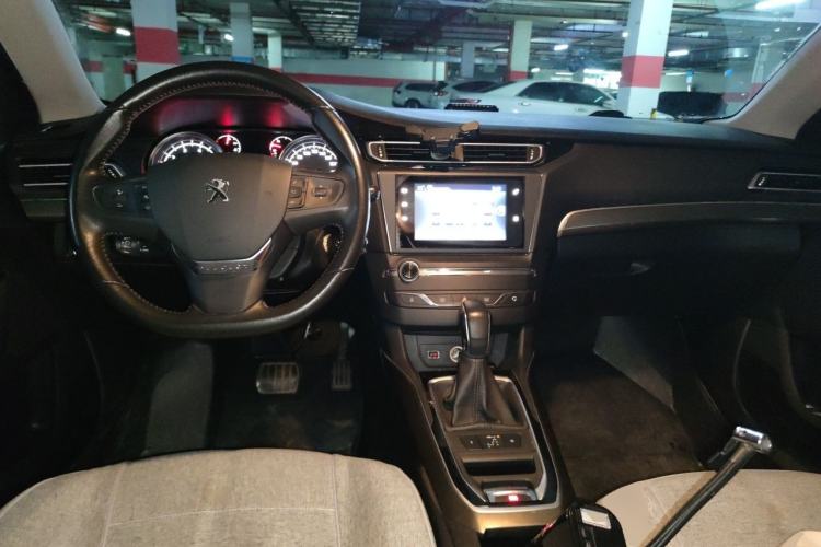 Used Peugeot 408 2016 1.6T Automatic Luxury Edition Center Console
