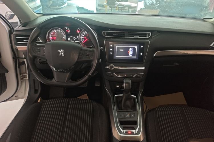 Used Peugeot 408 2016 1.6T Automatic Luxury Edition Center Console