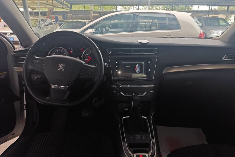 Used Peugeot 408 2016 1.6T Automatic Luxury Edition Center Console