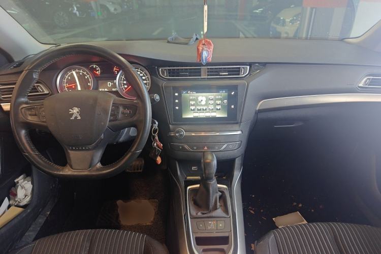 Used Peugeot 408 2016 1.6T Automatic Luxury Edition Center Console