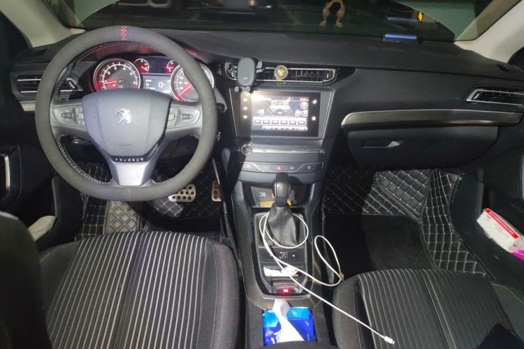 Used Peugeot 408 2016 1.6T Automatic Luxury Edition Center Console