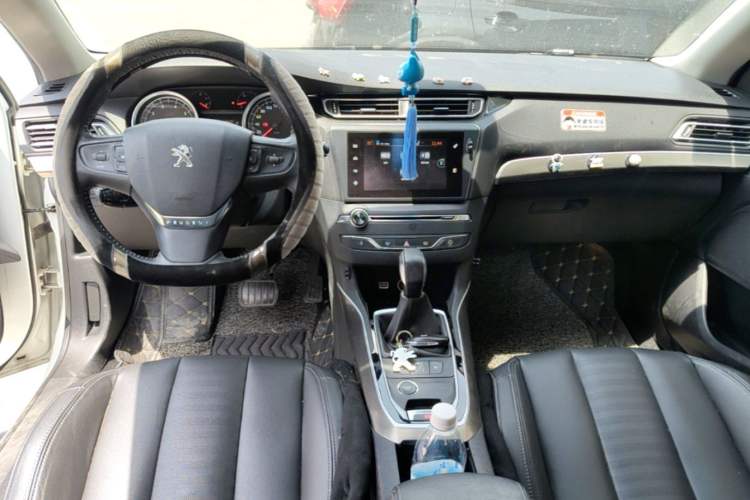 Used Peugeot 408 2016 1.6T Automatic Luxury Edition Center Console