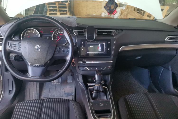 Used Peugeot 408 2016 1.6T Automatic Luxury Edition Center Console
