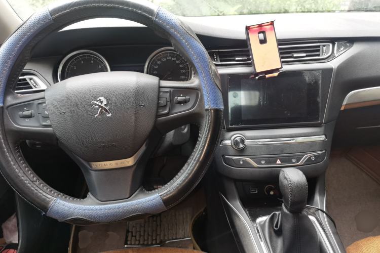 Used Peugeot 408 2016 1.6T Automatic Luxury Edition Center Console