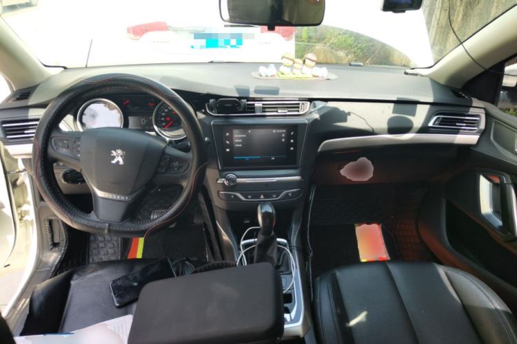 Used Peugeot 408 2016 1.6T Automatic Luxury Edition Center Console