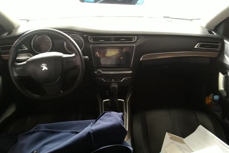 Used Peugeot 408 2016 1.6T Automatic Luxury Edition Center Console