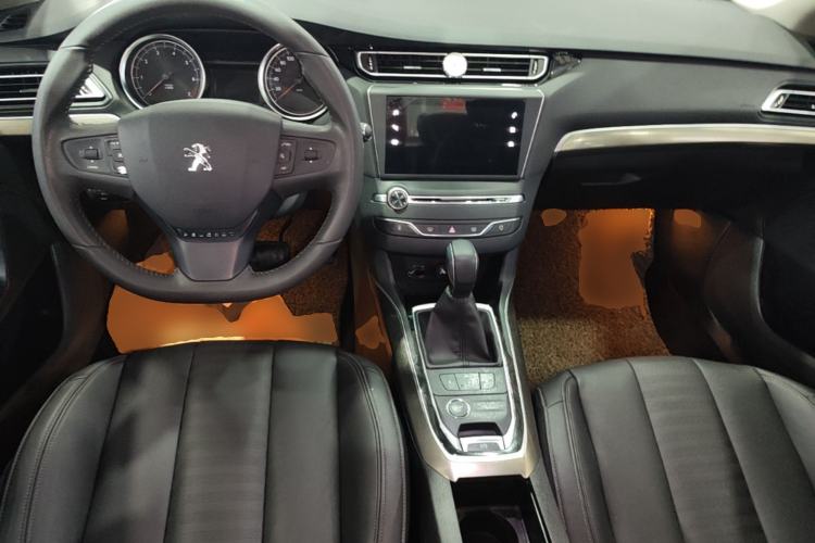 Used Peugeot 408 2016 1.6T Automatic Luxury Edition Center Console