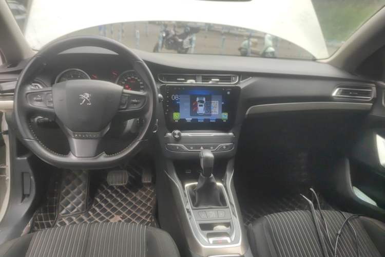 Used Peugeot 408 2016 1.6T Automatic Luxury Edition Center Console