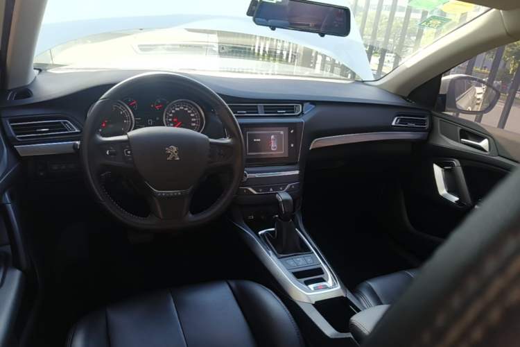 Used Peugeot 408 2016 1.6T Automatic Luxury Edition Center Console