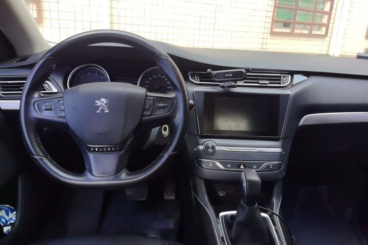 Used Peugeot 408 2016 1.6T Automatic Luxury Edition Center Console
