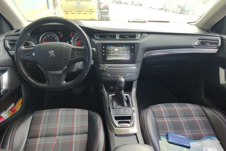 Used Peugeot 408 2016 1.6T Automatic Luxury Edition Center Console
