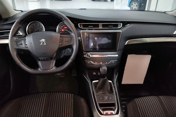 Used Peugeot 408 2016 1.6T Automatic Luxury Edition Center Console