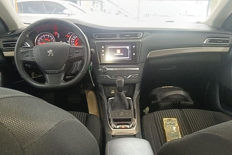 Used Peugeot 408 2016 1.6T Automatic Luxury Edition Center Console