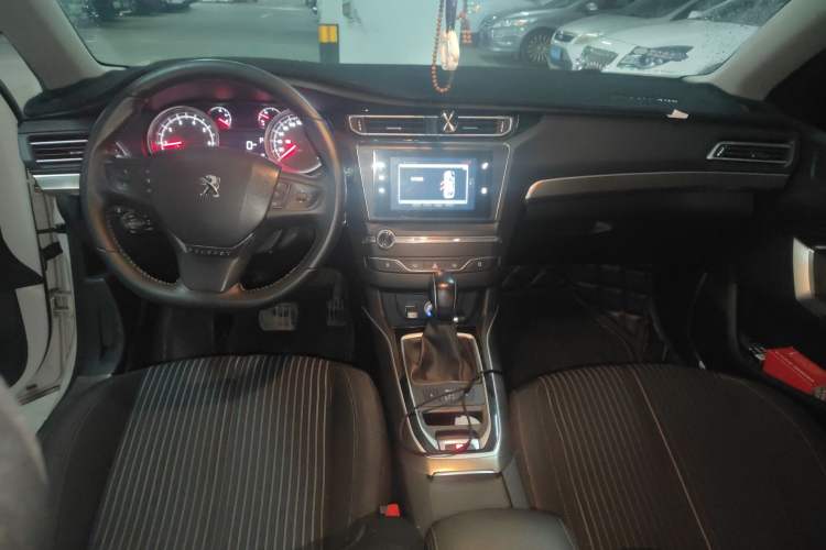Used Peugeot 408 2016 1.6T Automatic Luxury Edition Center Console