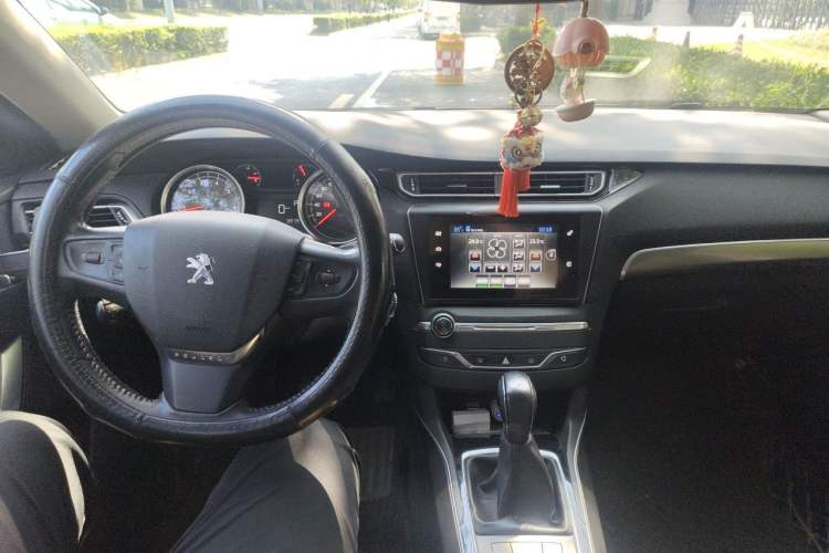 Used Peugeot 408 2016 1.6T Automatic Luxury Edition Center Console