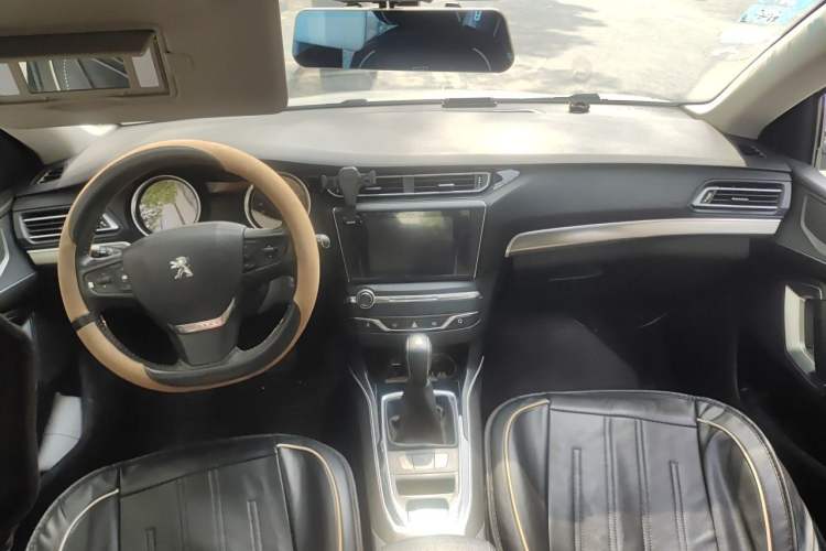 Used Peugeot 408 2016 1.6T Automatic Luxury Edition Center Console