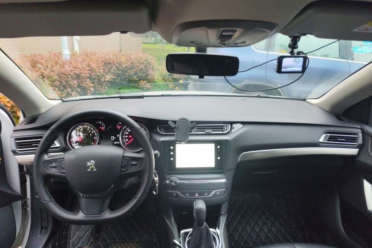 Used Peugeot 408 2016 1.6T Automatic Luxury Edition Center Console