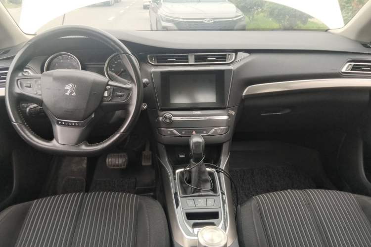 Used Peugeot 408 2016 1.6T Automatic Luxury Edition Center Console