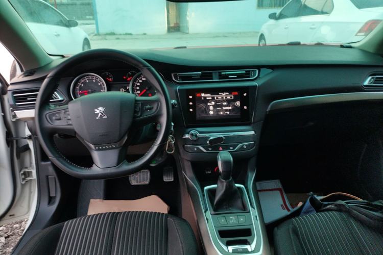Used Peugeot 408 2016 1.6T Automatic Luxury Edition Center Console