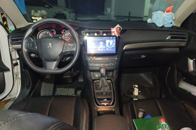 Used Peugeot 408 2016 1.6T Automatic Luxury Edition Center Console