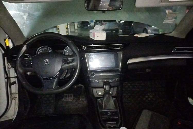 Used Peugeot 408 2016 1.6T Automatic Luxury Edition Center Console