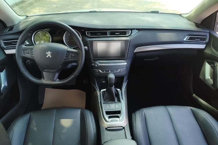 Used Peugeot 408 2016 1.6T Automatic Luxury Edition Center Console