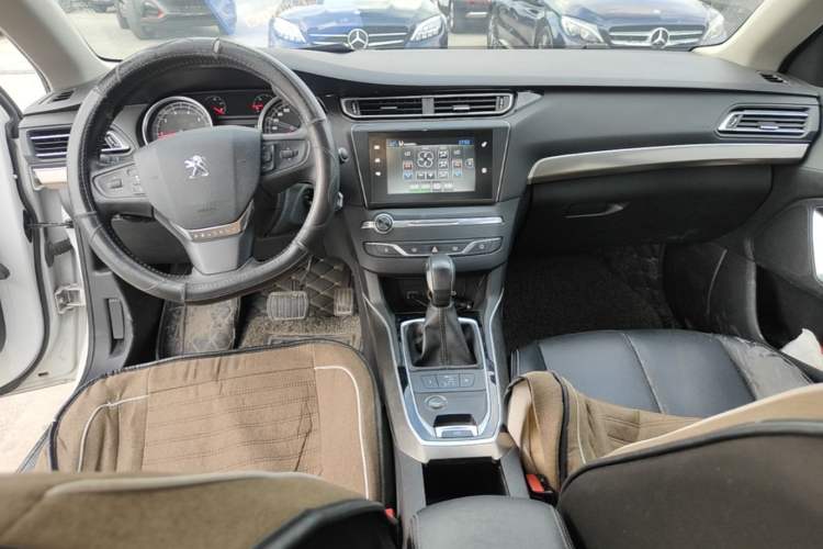 Used Peugeot 408 2016 1.6T Automatic Luxury Edition Center Console