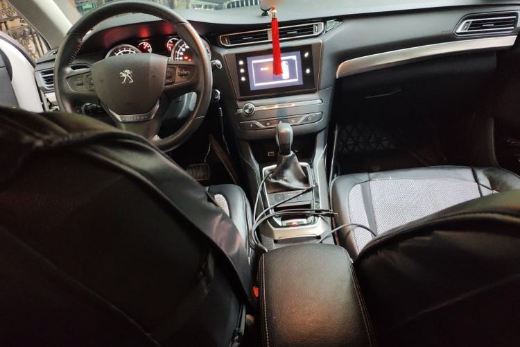 Used Peugeot 408 2016 1.6T Automatic Luxury Edition Center Console