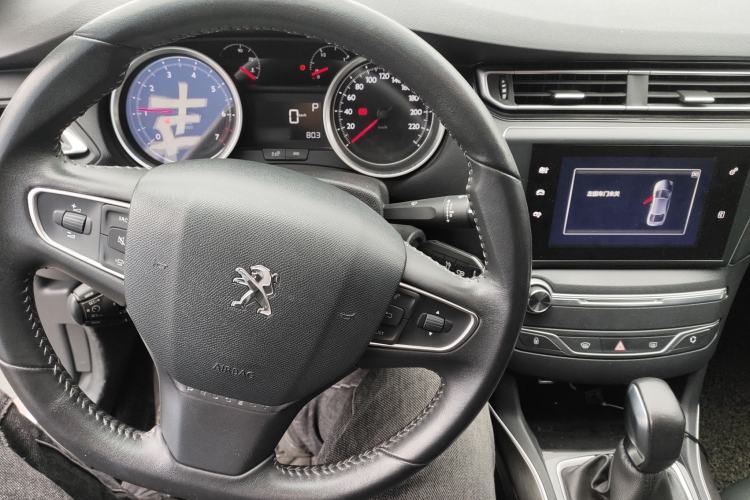 Used Peugeot 408 2016 1.6T Automatic Luxury Edition Center Console