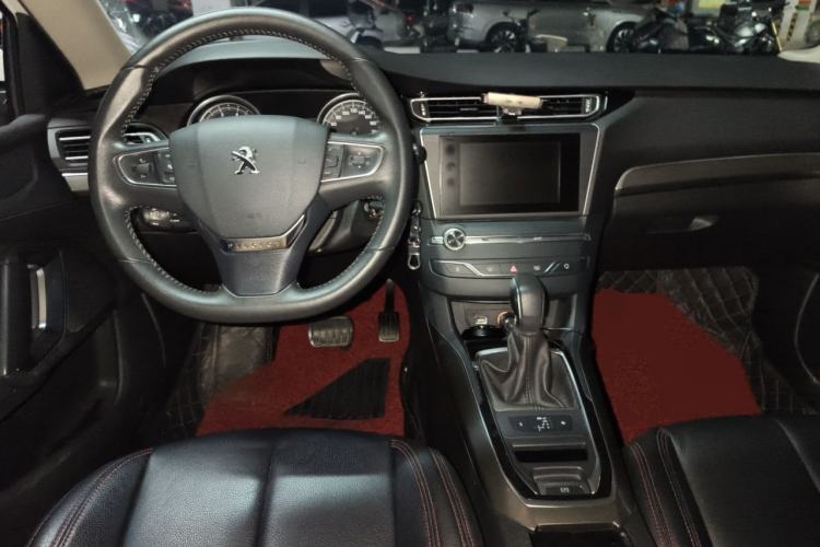 Used Peugeot 408 2016 1.6T Automatic Luxury Edition Center Console