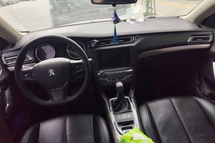 Used Peugeot 408 2016 1.6T Automatic Luxury Edition Center Console