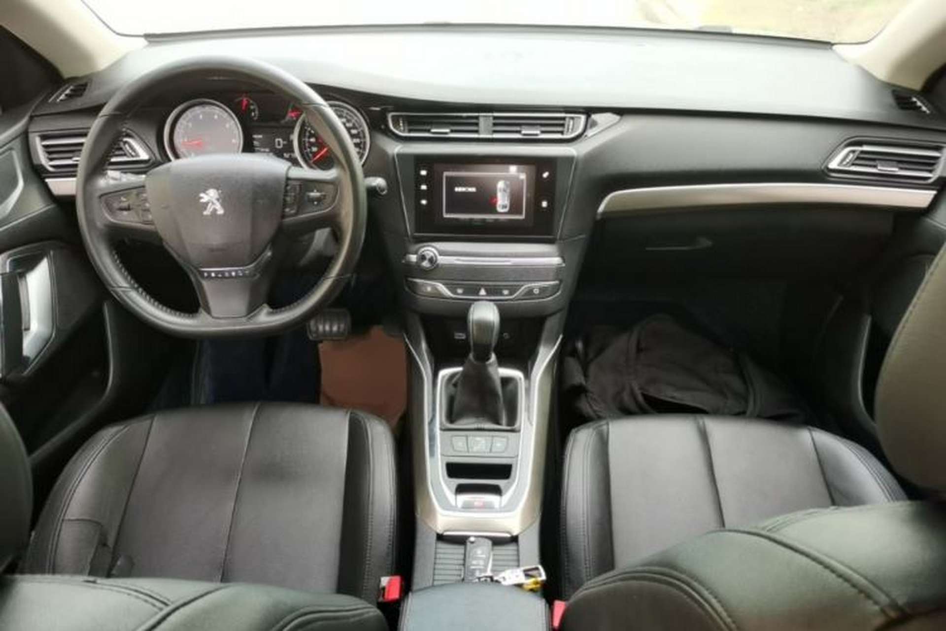Used Peugeot 408 2016 1.6T Automatic Luxury Edition Center Console