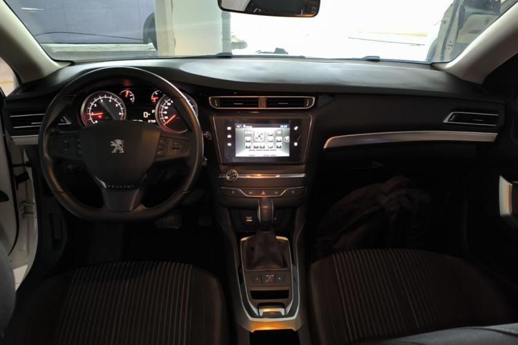 Used Peugeot 408 2016 1.6T Automatic Luxury Edition Center Console