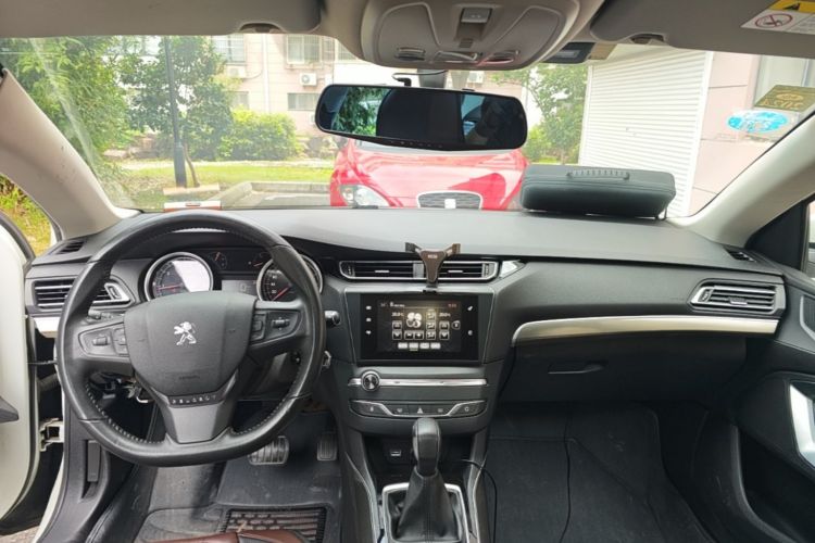 Used Peugeot 408 2016 1.6T Automatic Luxury Edition Center Console