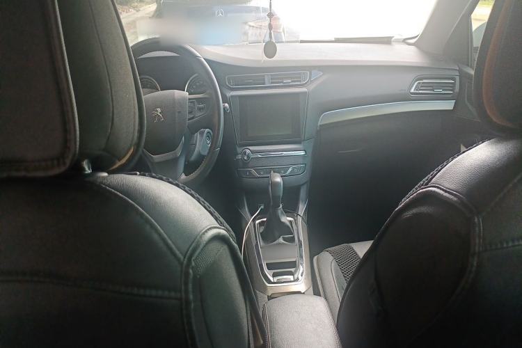 Used Peugeot 408 2016 1.6T Automatic Luxury Edition Center Console