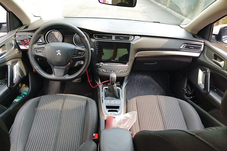 Used Peugeot 408 2016 1.6T Automatic Luxury Edition Center Console