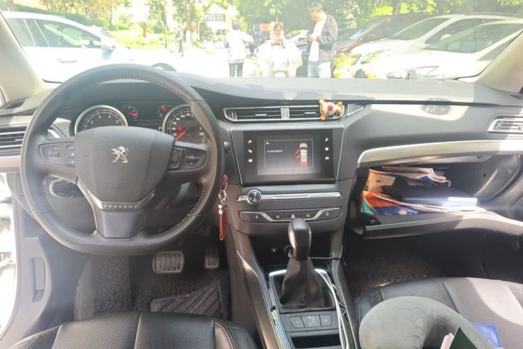 Used Peugeot 408 2016 1.6T Automatic Luxury Edition Center Console