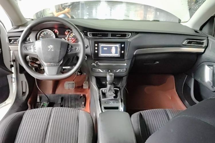 Used Peugeot 408 2016 1.6T Automatic Luxury Edition Center Console