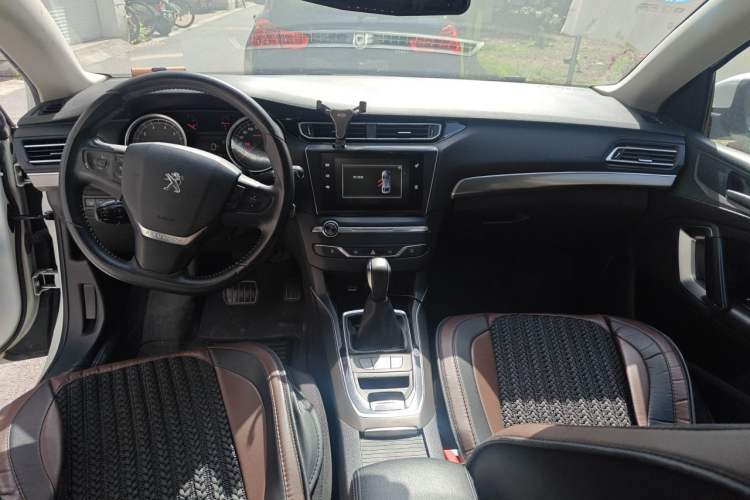 Used Peugeot 408 2016 1.6T Automatic Luxury Edition Center Console