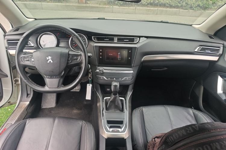 Used Peugeot 408 2016 1.6T Automatic Luxury Edition Center Console