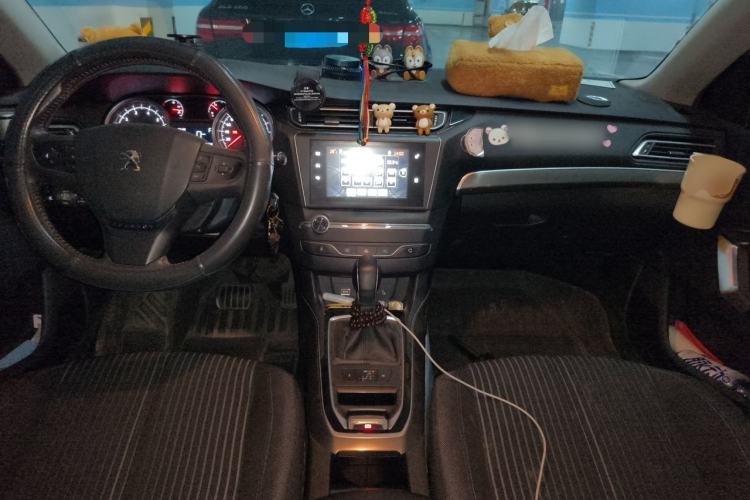 Used Peugeot 408 2016 1.6T Automatic Luxury Edition Center Console