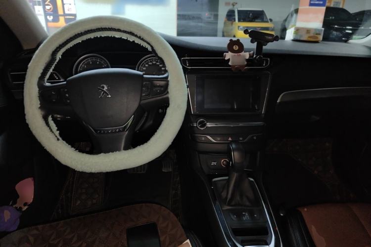 Used Peugeot 408 2016 1.6T Automatic Luxury Edition Center Console