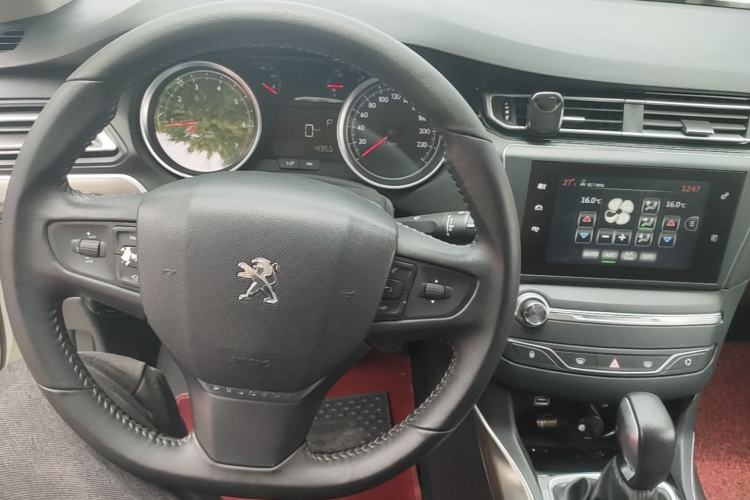 Used Peugeot 408 2016 1.6T Automatic Luxury Edition Center Console
