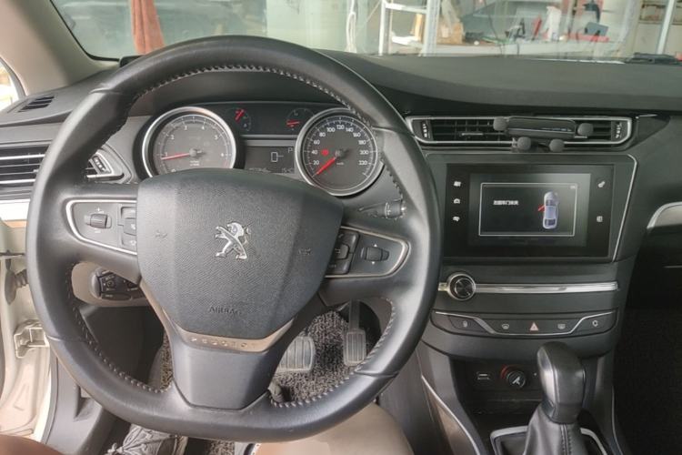 Used Peugeot 408 2016 1.6T Automatic Luxury Edition Center Console